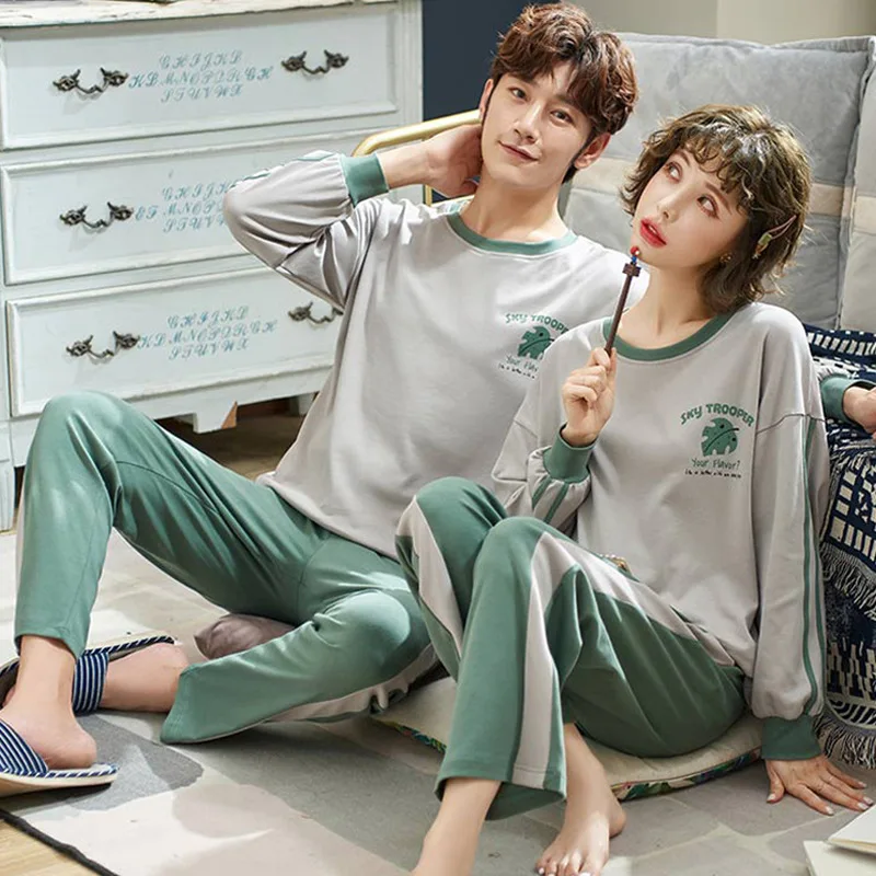 Conjuntos de pijamas de algodão para casal Pijamas de desenhos animados para amantes Camisolas de manga curta Roupa interior para homens e mulheres