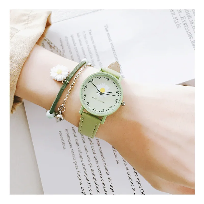 Exquisite Women Vogue Flower Watches Daisy Design Elegant Ladies Wristwatches Simple Number Female Quartz Leather Watch