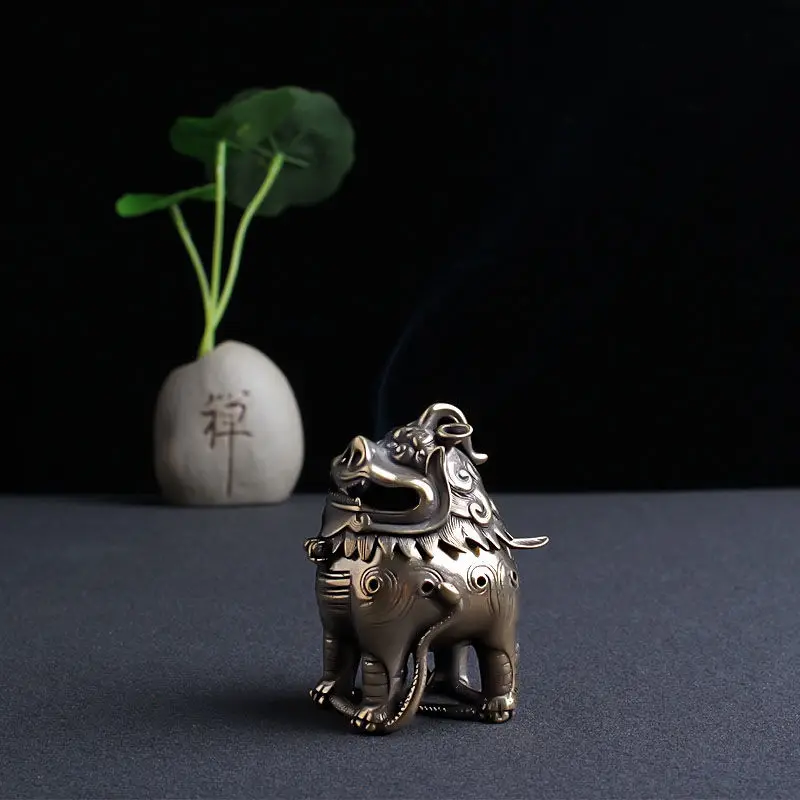 Copper Ancient Beast Step On Snake Statue Vintage Chinese Traditional Lucky Feng Shui Ornaments Home Decorations Crafts Incenser