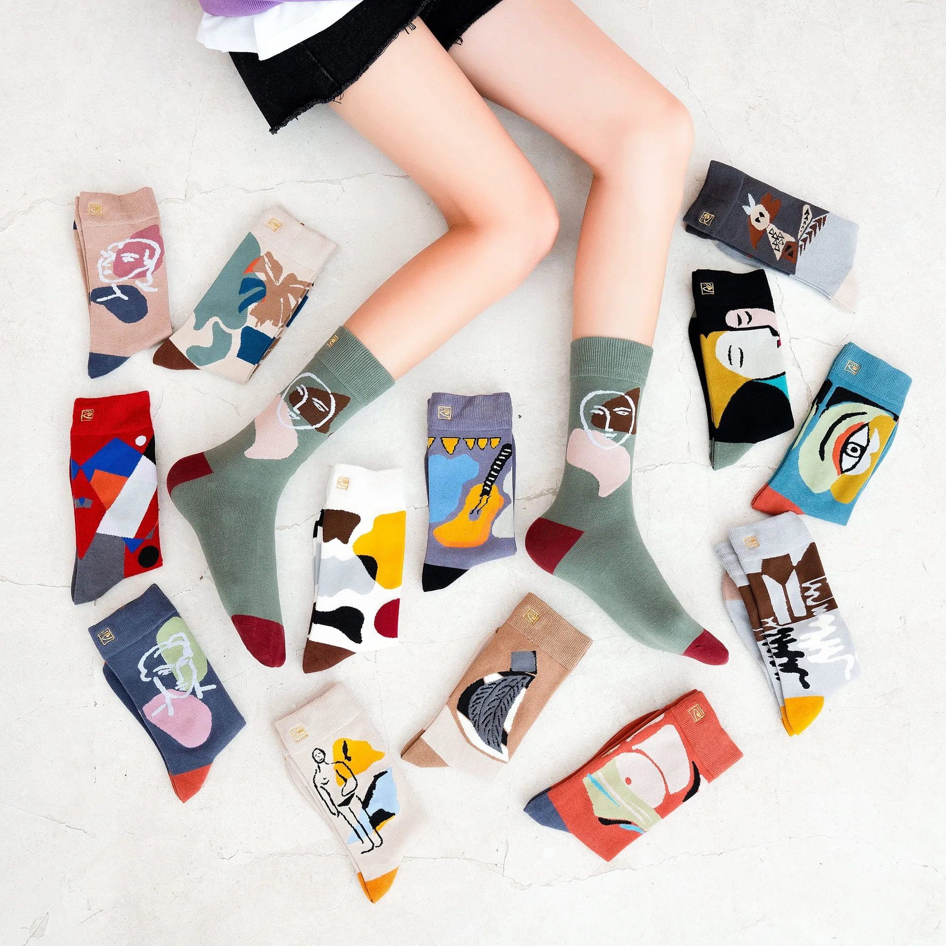 2021 New Crew Socks Women Cotton Cool Contrasting Color Graffiti Character Streetwear Designer Funny Socks