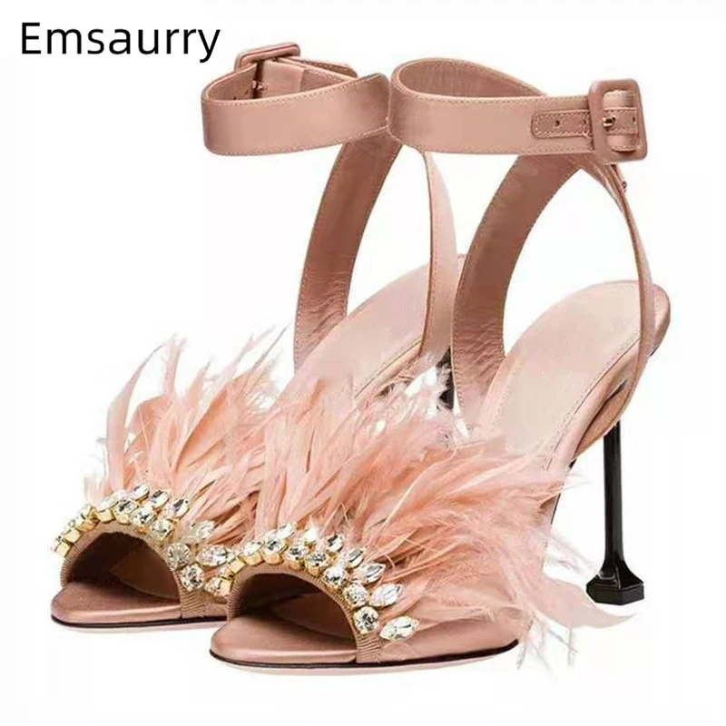 

Sexy Summer 2024 Jeweled Feather Sandalias Mujer Unique Goblet Heel Open Toe Ankle Strap Luxury Satin High Heel Sandals Women