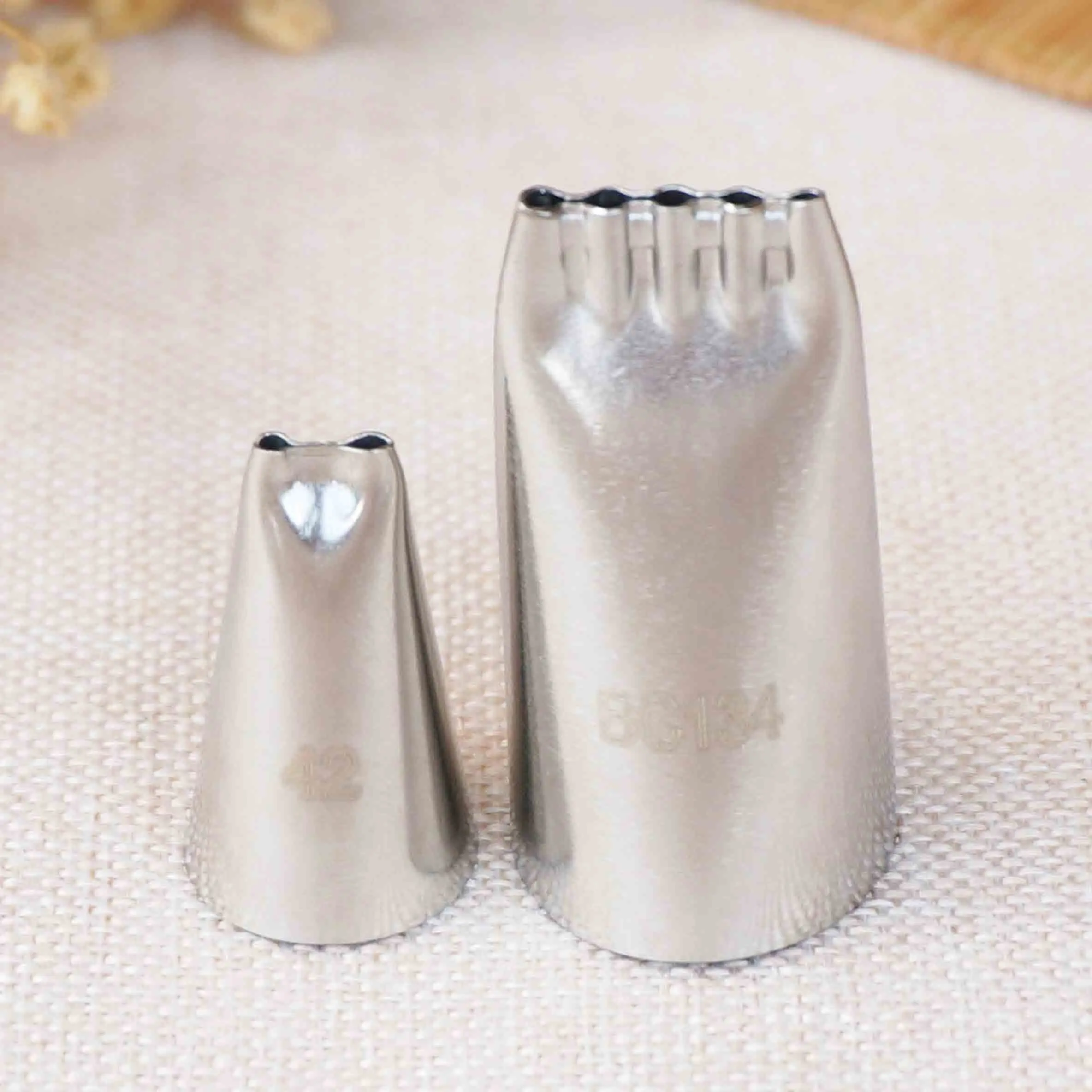 #42 Two-Hole Piping Nozzle Icing Tip Cup Cake Cream Decorating For Pulling Parallel Line Small Size