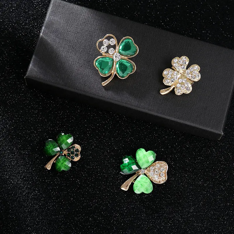 Four-leaf clover badge brooch jewelry simple temperament clover brooch anti-failure badge clothing accessories holiday gift deco