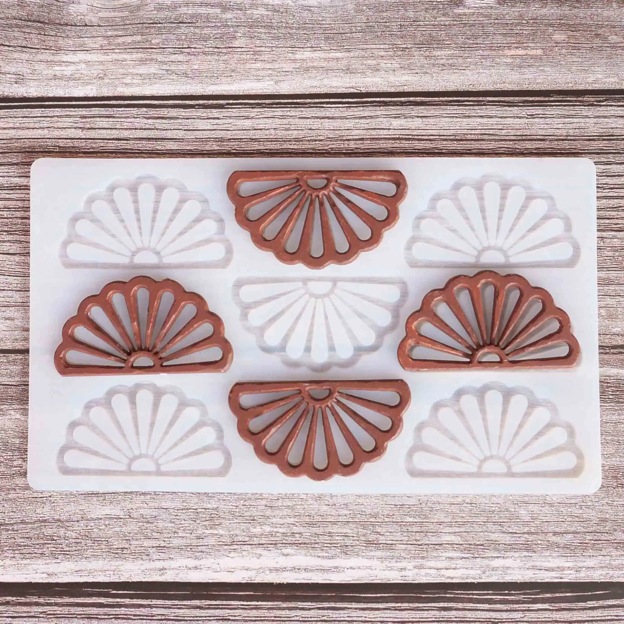 Hollow fan Shape Chocolate Stencil Mold Sharp End Stripe Shape Transfer Sheet Cake Edge Decoration Silicone Chablon