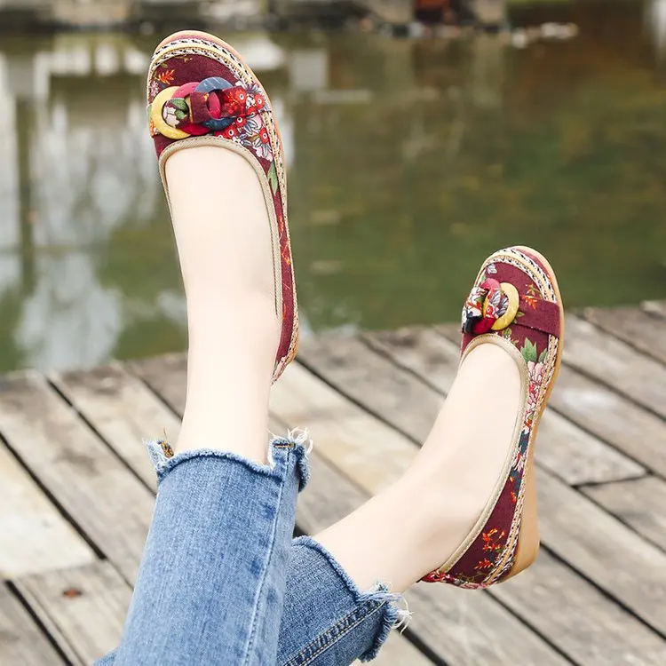 Women Slip On Spring Autumn Flat Shoes Ladies Ethnic Fabric Straw Flower Casual Platform Loafers Female Fashion Shoes 2020 Hot