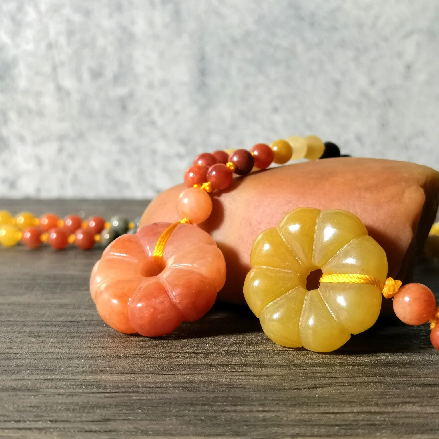 

Golden Silk Jade Pumpkin Pie Sweater Chain Three Color Beautiful Necklace With Red Yellow Pancake Simple Atmosphere Pendant