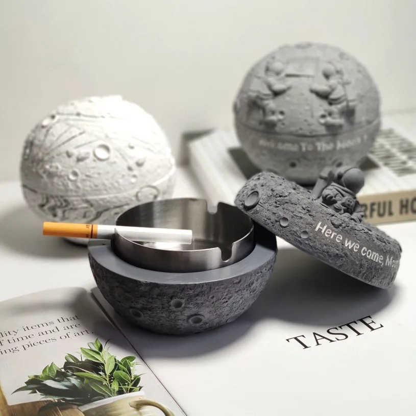 

Nordic astronaut ashtray light luxury ins wind creative personality trend home living room ashtray with lid anti-smoke