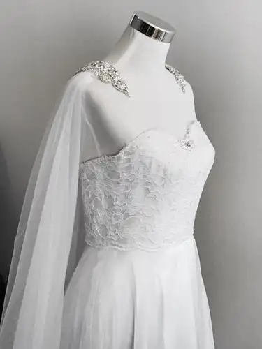 Imagen 2 del producto Velo de capa con apliques de diamantes de imitación en el hombro, velo de novia, blanco, marfil y blanquecino, 106 ""W X 120"" (3 metros) de largo