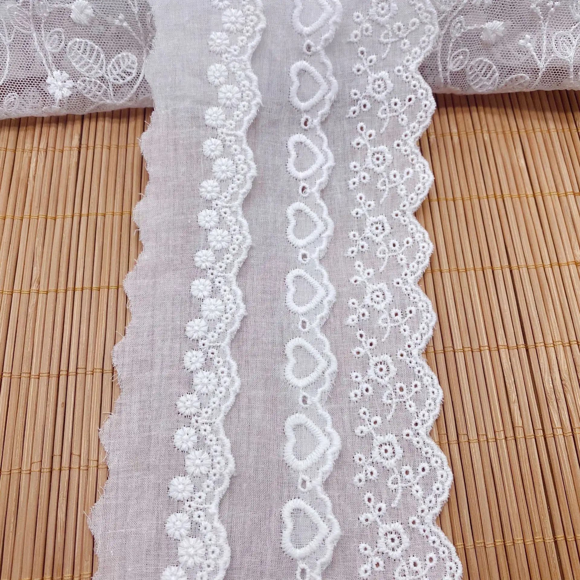 Dentelle brodée de fleurs blanches de luxe pour femmes, col de vêtements pour femmes, garniture en dentelle bricolage, coton, 5 mètres