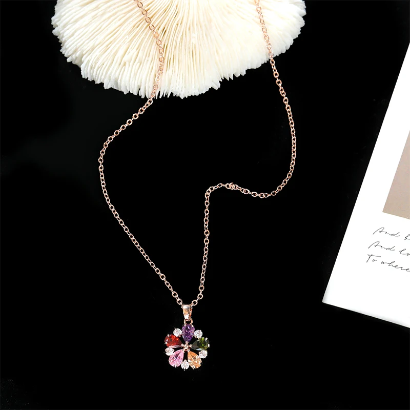 2021 New Fashion Rose Gold Flower Necklace Pendant Classic Zircon Pendant  Necklace For Woman Clavicle Chain Neck Jewelry