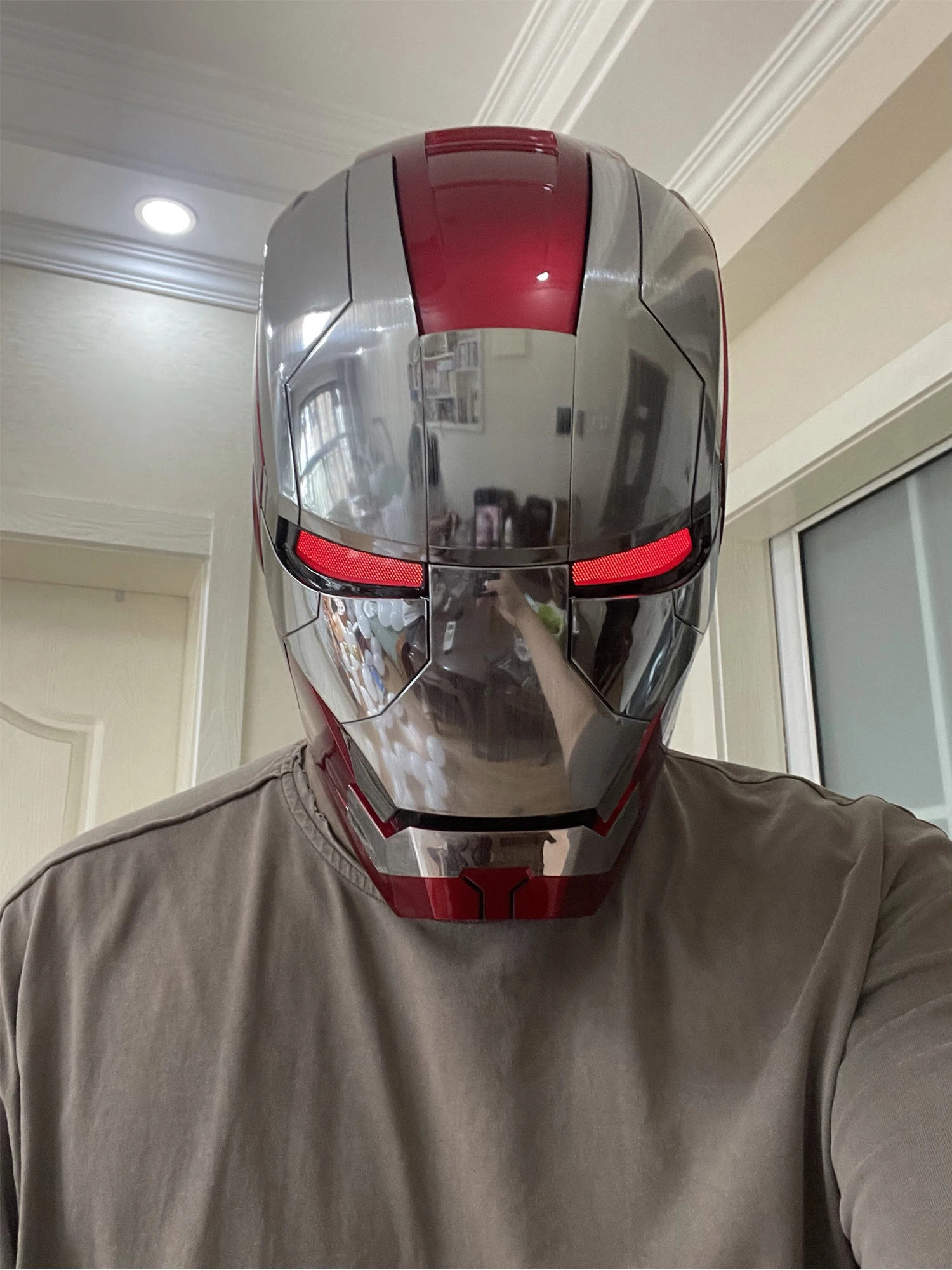 Iron Man Mk5 Helm Elektrisch Spraakgestuurd 1:1 Schaal Draagbaar Masker Model Automatisch Open/Dicht Volwassen Speelgoed Cadeau - afbeelding 2