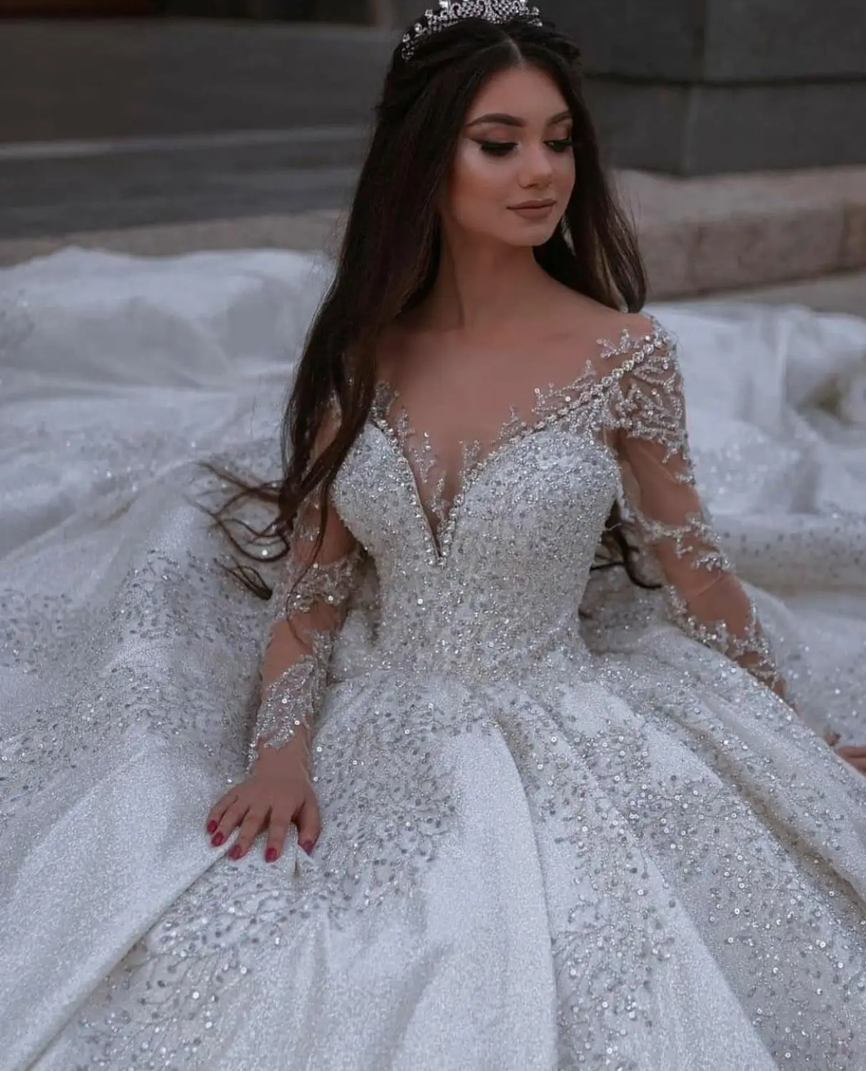 Uma linha de vestidos de casamento de cristal com decote em v renda manga longa vestidos de noiva elegante vestido de casamento personalizado robes de mariée