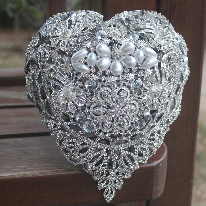 Romantic Heart Shaped Pearl Wedding Holder Flowers Bride Bouquet Luxurious Diamond Pearl Crystal Jewelried Bouquet