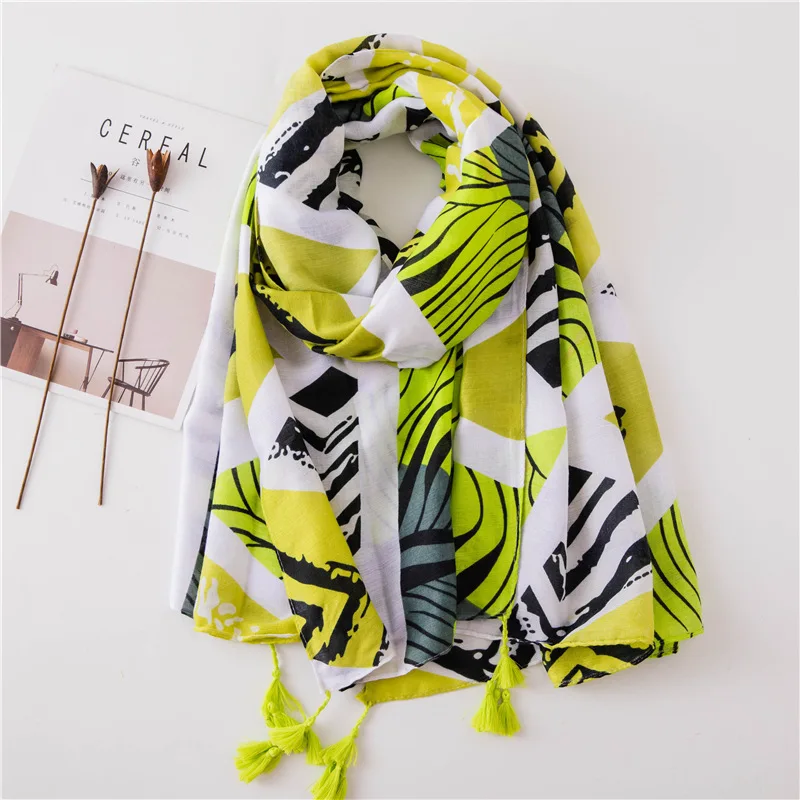 

2019 Women Winter Geometric Plaid Tassel Viscose Shawl Scarf Lady Bandanas Foulard Pashmina Stole Muslim Hijabs Snood 180*100Cm