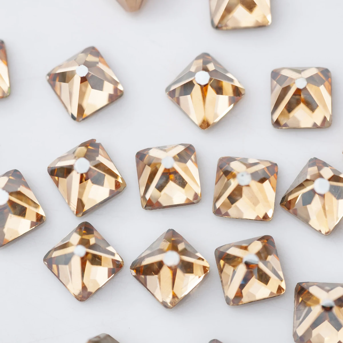 100 Stück Verschiedenfarbige 3D-Kristall-Nagelcharms Strasssteine für Nägel Geometrische Würfel Quadratische DIY-Nagelkunst-Schmuckdekorationen – Detail 5