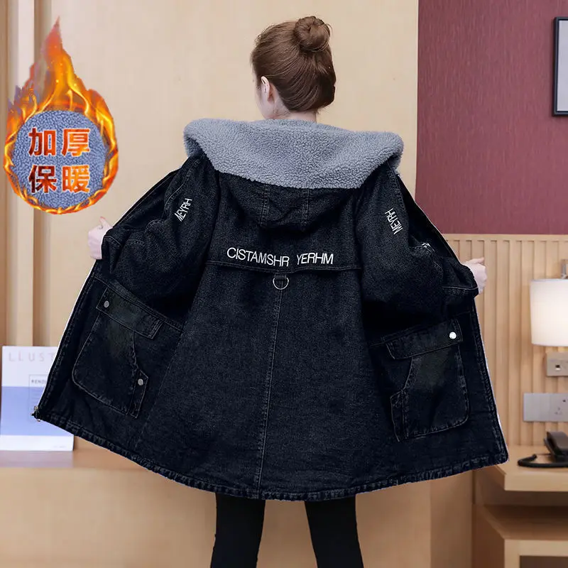 2025 Winter New Women Lamb wool Thick Denim Jacket 5XL Loose Hooded Windbreaker Coat Casual Zipper Jeans Outerwear Warm Parkas