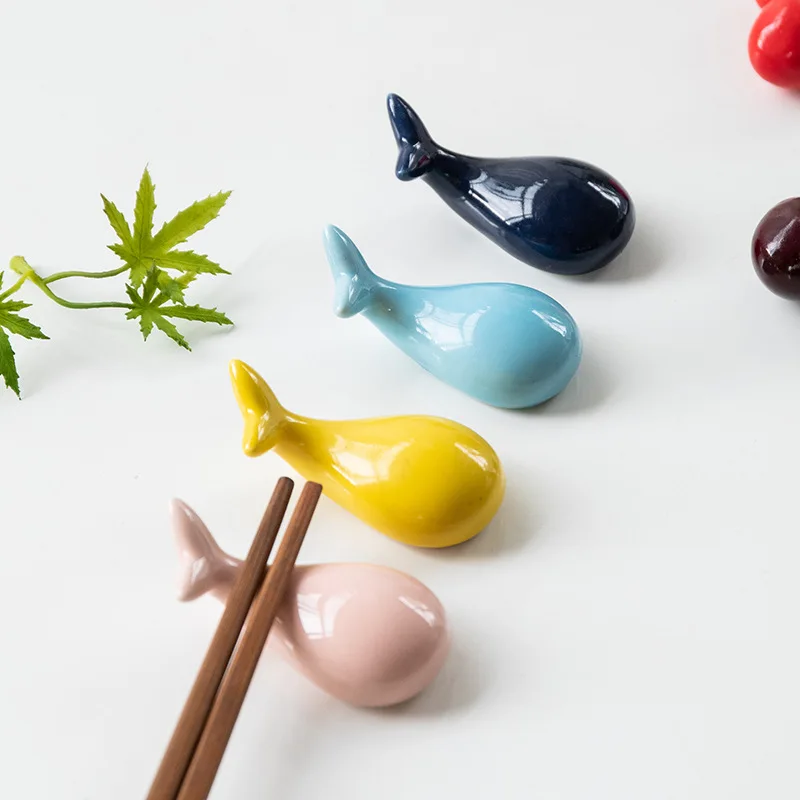 Japanese Ceramic Chopsticks Rest Creative Whale Shape Chopsticks Care Spoon Stand Rack Kitchen Tableware Decoration кит ballena