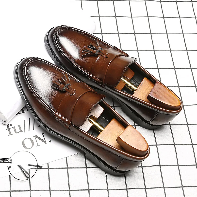 High Quality Men Leather Formal Loafers Korean Version Tassels Slip-On Driver Dress Loafers Pointed Toe Moccasin Wedding Shoes