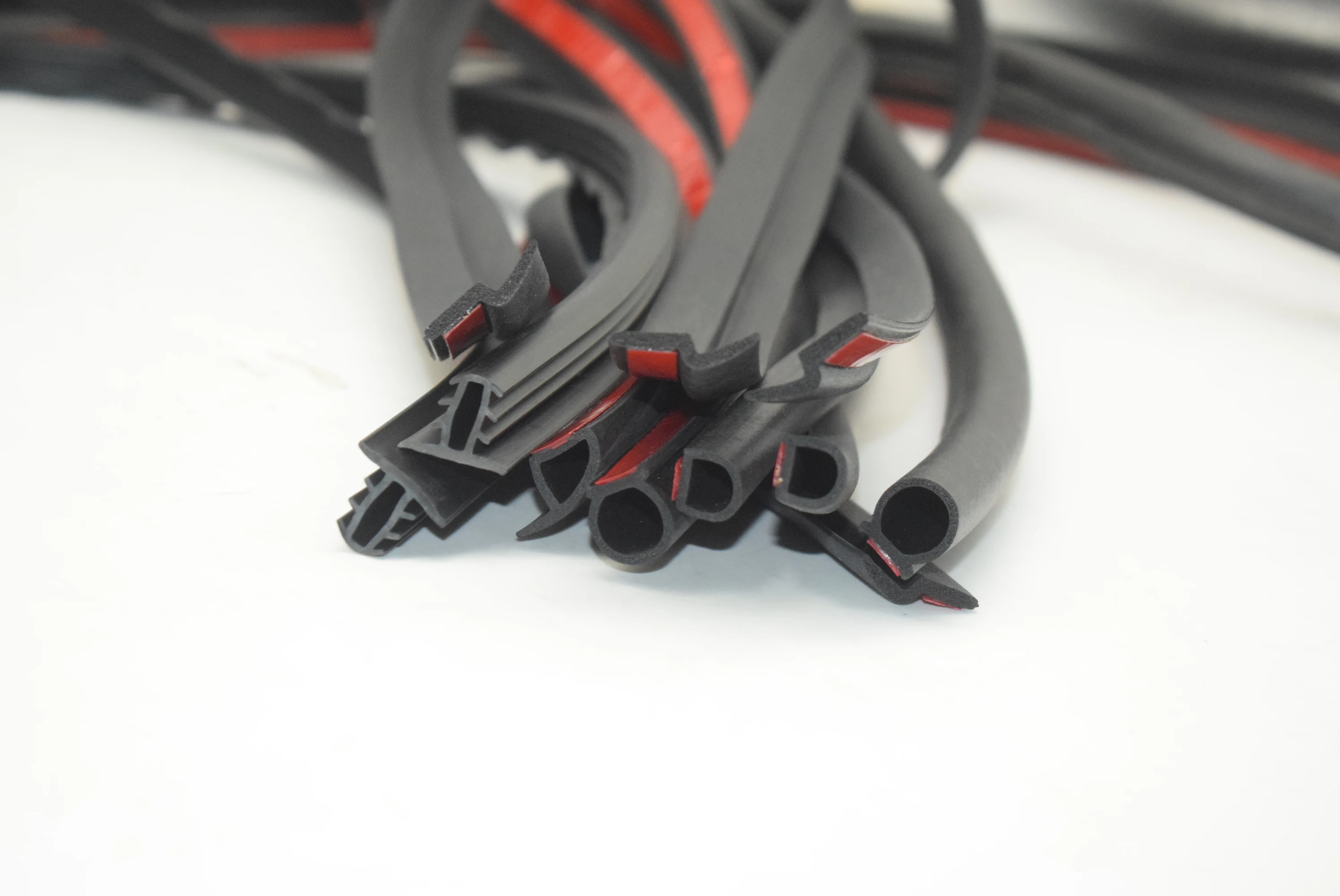 

Car Rubber Door Sealing Strip Car Door Sealing Strip Sound Insulation Epdm Rubber Waterproof Sealing Strip Suitable for Bestune