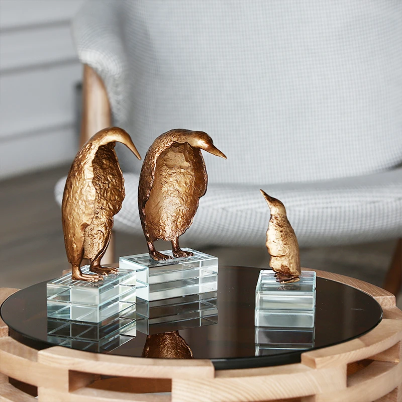 

A Family Of Three Abstract Golden Penguins Figurine Animal Sculpture Modern Home Office Crystal Decoration Ornament Gift