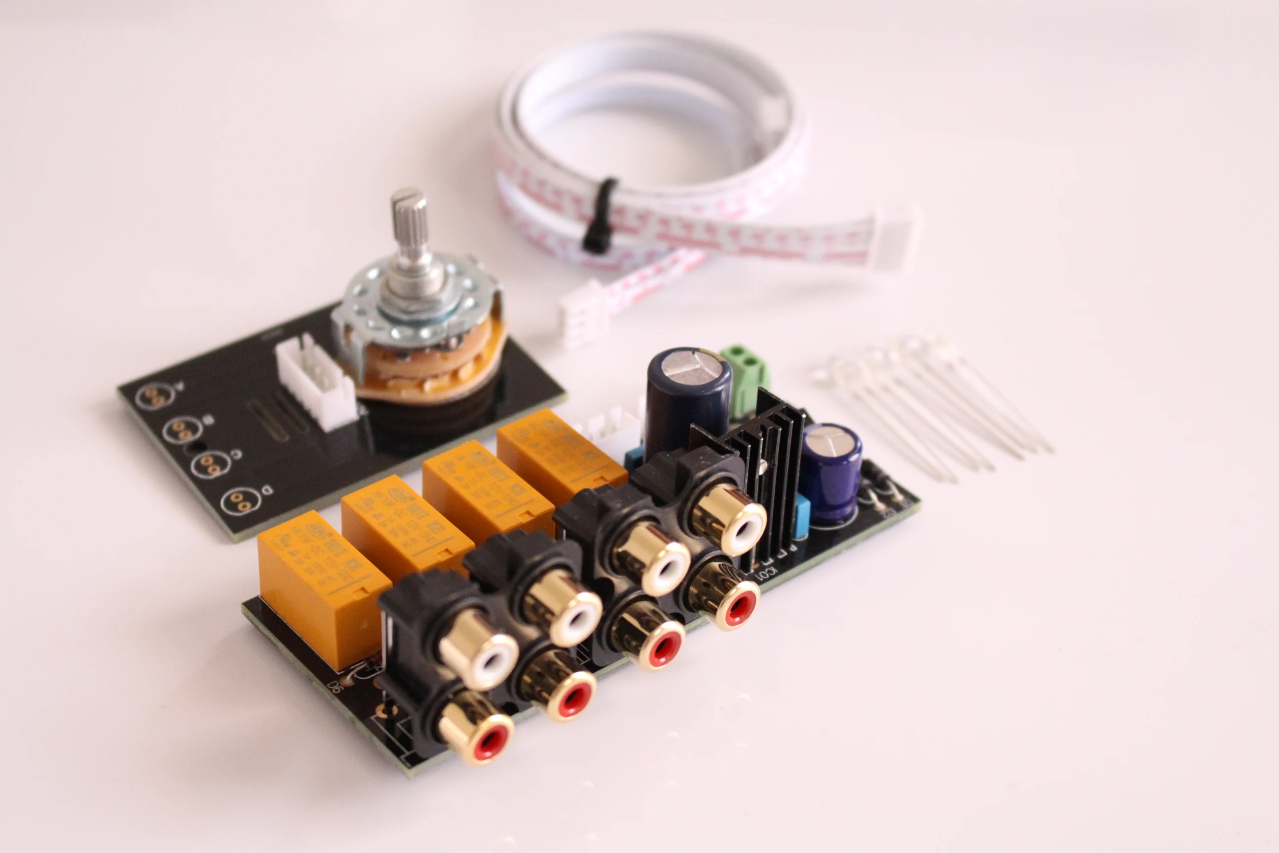 4-speed Signal Audio Signal Selection Board Amplifier Case Audio Source Signal Relay Switch with RCA Socket