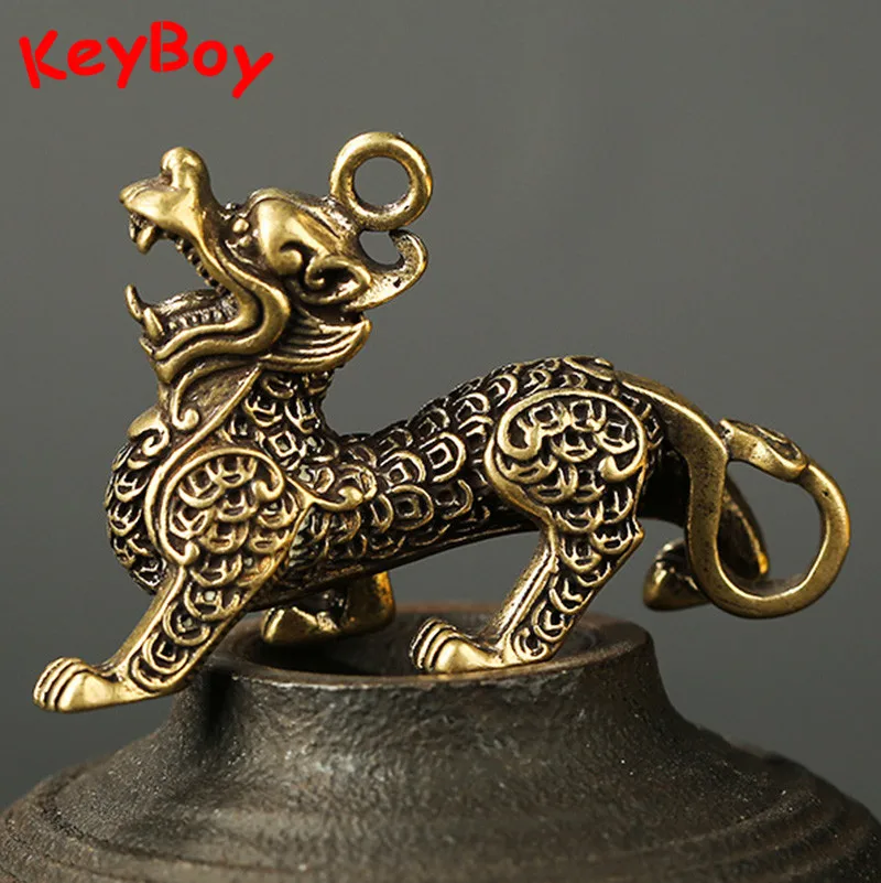 Small Bronze Chinese Ancient Beast Lucky Figurine Keychains Pendant Vintage Brass Mythical Animal Kirin Car Key Rings Hangings