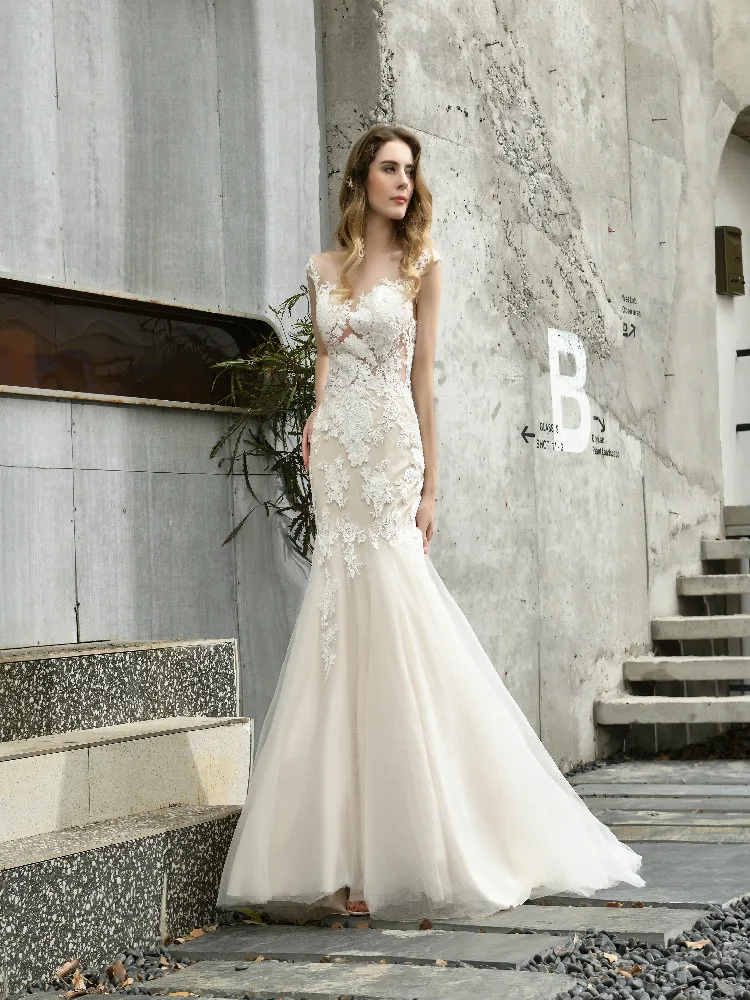 

Elegant Glamorous Lace Applique Wedding Dress Mermaid V-Neck Button A-Line Bridal Gown