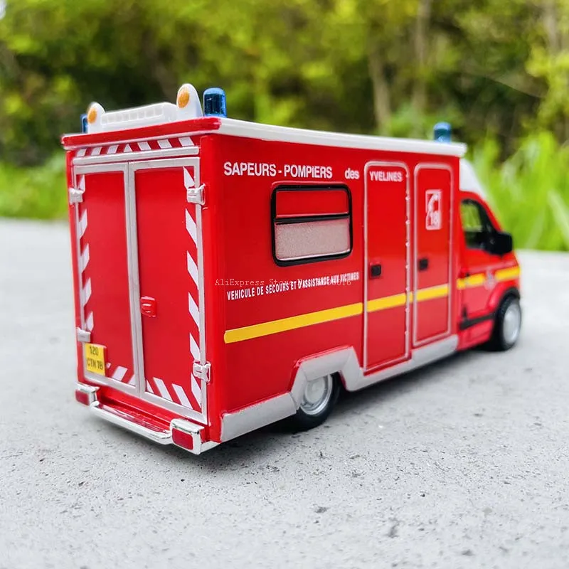 Bburago 1:50 Renault Master Fire truck engineering vehicle die casting metal children toy boyfriend gift simulation alloy car