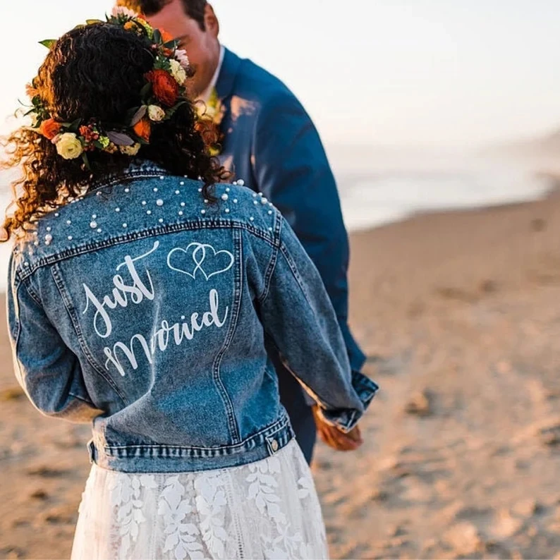 Mrs Denim Jacket with Pearls / Personalized Jean Jacket / Bride Jacket / Wedding Jacket / Gift For Bride / Just Married Jacket /