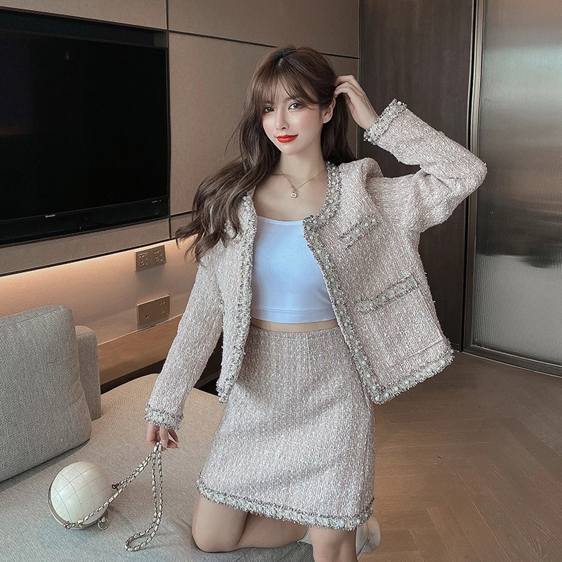 The new 2020 autumn and winter women's fashion heavy craft beaded western woolen short coat and skirt two-piece suit