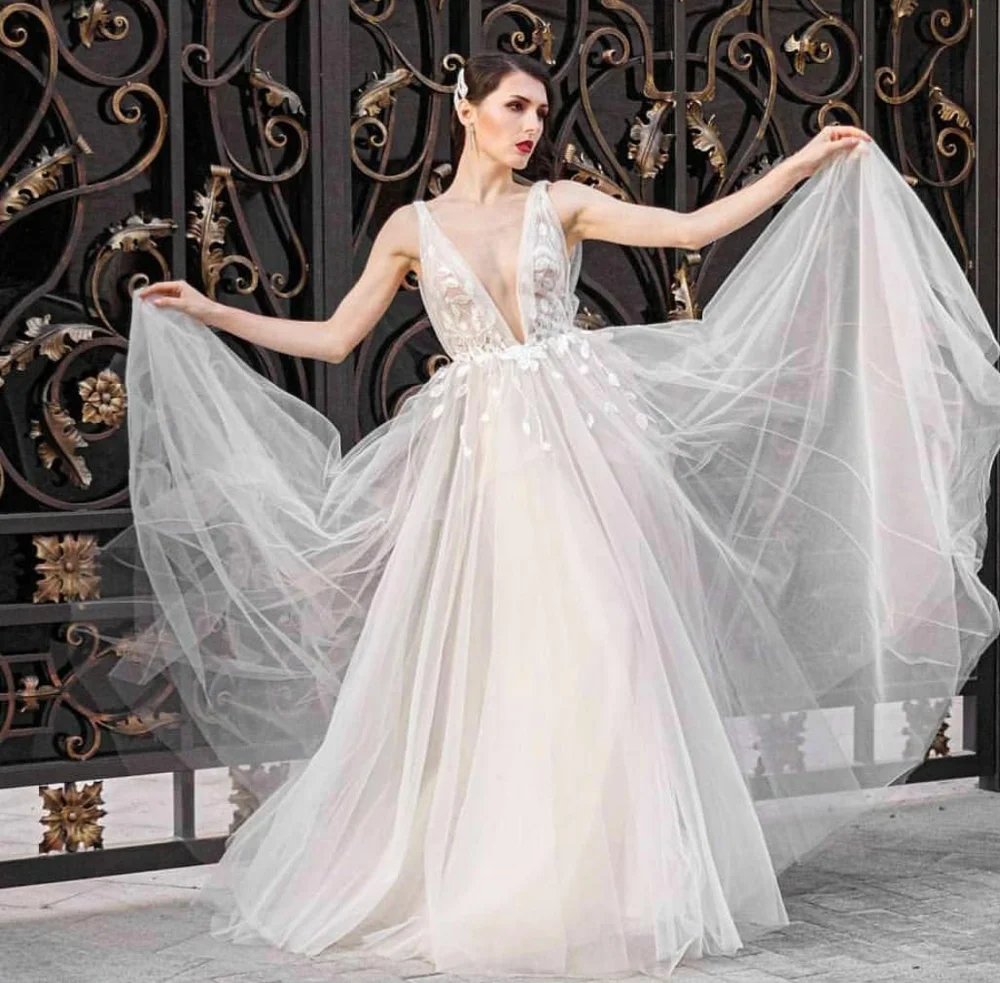 Vestidos de casamento boêmios com decote em v profundo, renda sem costas, apliques, tule Sweep Train, vestidos de noiva, 2024