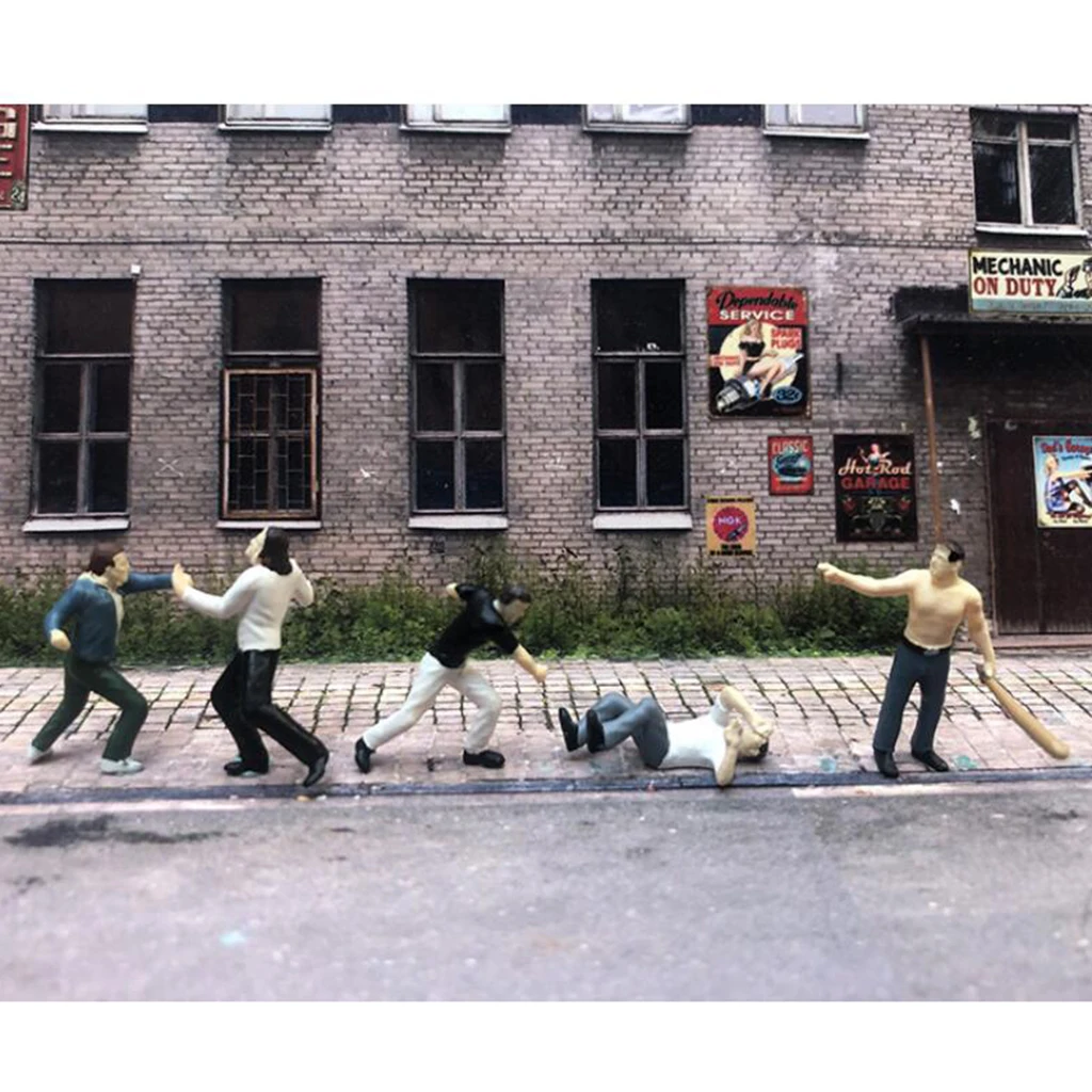 1:64 Scale Hand Painted Model Train People Figure Fighting Scenes Accessory