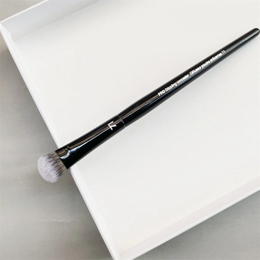 PRO Concealer Brush 71 Black Angled Fingertip Conceal Blending Makeup Brush Beauty Tool