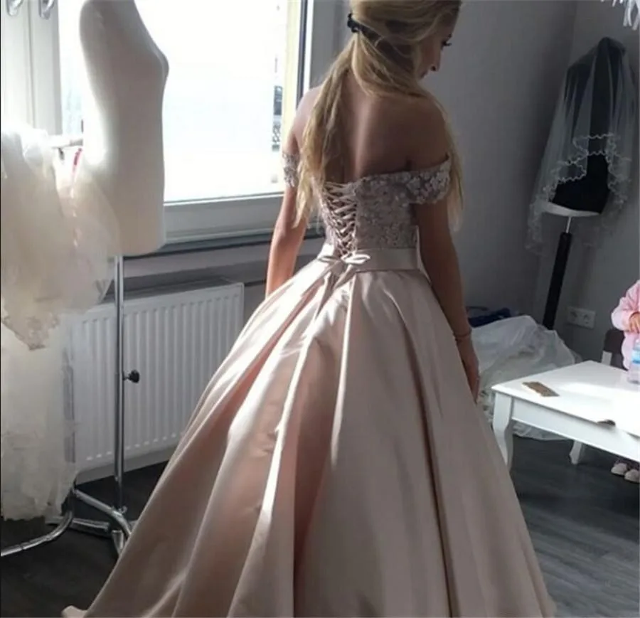 A Line Off the Shoulder Champagne Vintage Satin Ball Gowns Prom Dresses Court Train with Lace Flower Appliques Evening Gowns