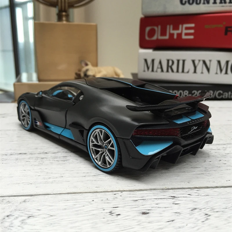 Maisto 1:24 Bugatti Divo Roadster simulation alloy car model collection gift toy