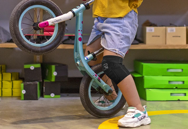ROCKBROS Kinder-Knieschoner EVA Kinder-Arm- und Beinschoner Ausrüstung Kinder-Ellbogenschoner Atmungsaktive Knieschoner für Outdoor-Sport Radfahren Skifahren – Detail 4
