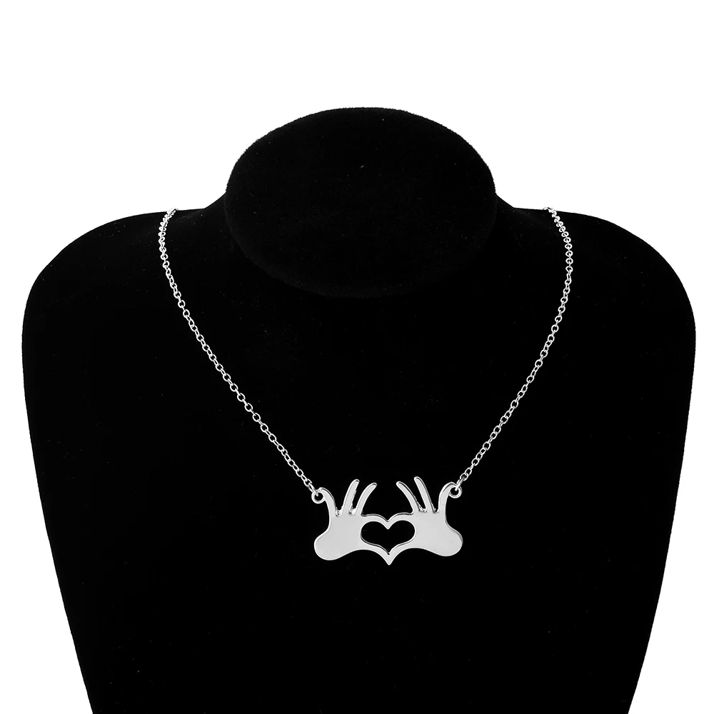 

European And American Popular Hand Pendant Necklace, Heart Clavicle Chain.Give A Gift To Your Mom And Girlfriend