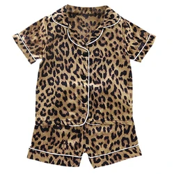 Conjunto de pijamas de seda de leopardo para niños y niñas, ropa de dormir de satén, conjuntos de Blusa de manga corta, Tops y pantalones cortos