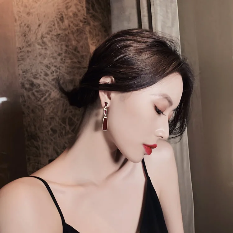 New Trend Korean Niche Retro Red Ladies Wedding Best Gifts personality Temperament Earrings Wholesale Sales Aretes Largos