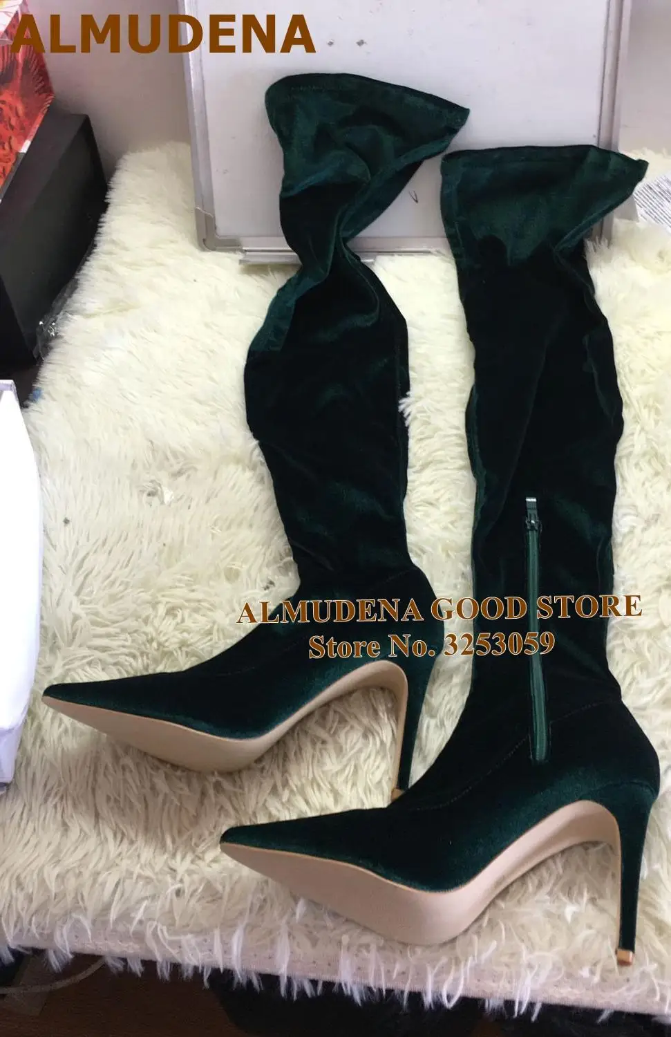 ALMUDENA, botas por encima de la rodilla con punta estrecha de terciopelo verde oscuro, tacones finos, botas altas hasta el muslo ajustadas, Botas Largas para mujer