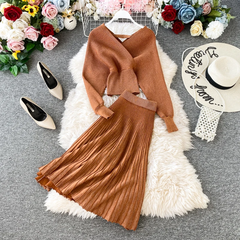 

Autumn Winter New Fashion Suit V-neck Bat Sleeve Bright Silk Knitted Sweater + High Waist Bag Hip Skirt Two-piece Suit KK1087