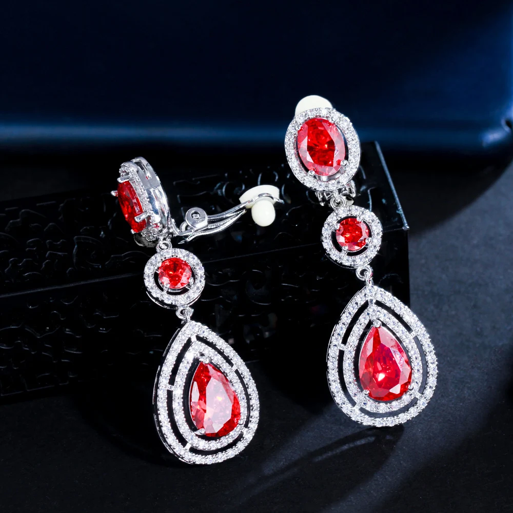 CWWZircons Hochwertige Damen-Ohrringe mit roten Zirkonia-Steinen für Hochzeiten, Partys und Kostüme, lange Tropfenform, zum Anklipsen, ohne Ohrloch, EJ0017 – Detail 3