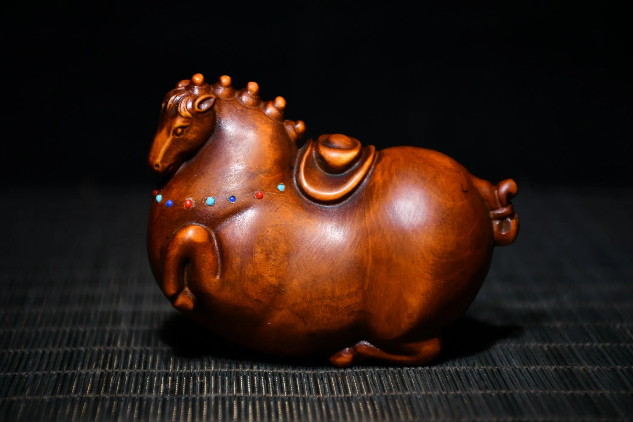 

Exquisite old boxwood inlaid with precious stones Tangma statue decoration collection ornaments