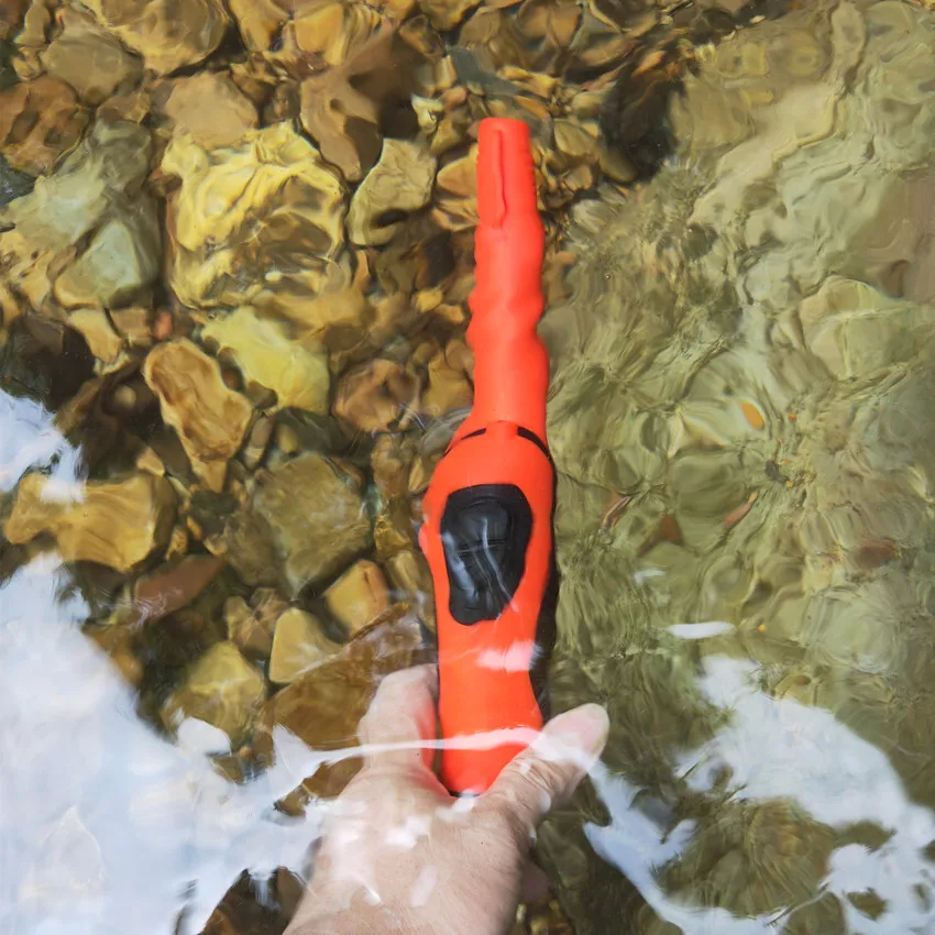 

Dual-color All-Waterproof Handheld Metal Detector Searching for Lost Bracelet Necklace Detecting Rod in Land and Water