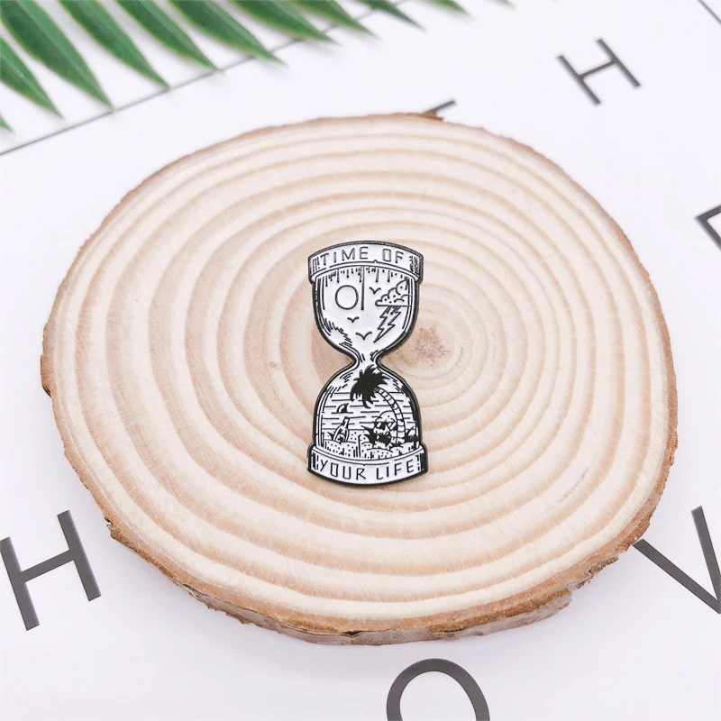 Creative Time OFF Funnel Hourglass Lightning Coconut Tree Enamel Brooch YOU LIFE Alloy Badge Denim Shirt Bag Pin Fashion Jewelry