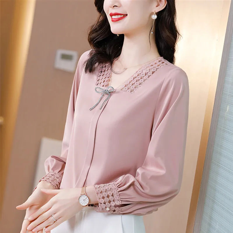 Summer Korean Chiffon Women Blouses Women Hollow Out Lace Blouse Shirts Woman Embroidery Blouses Tops Woman V Neck Shirt Top