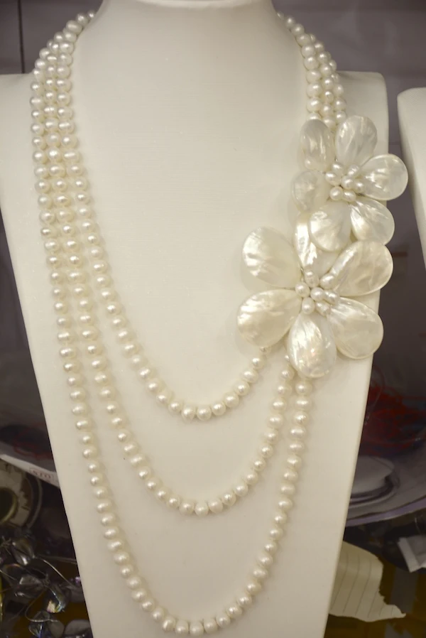 

2019 Natural White Pearl Shell Floral Flower Petal multilayer Strand Stacked Necklace 20inches