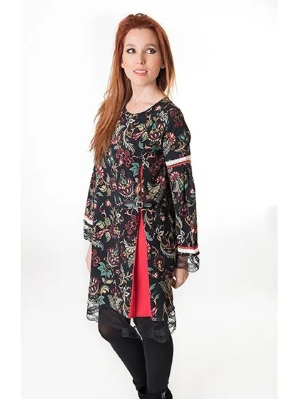 Dress with patterned flowers. Long-sleeved dress with red side pleat, lace at the bottom of the dress