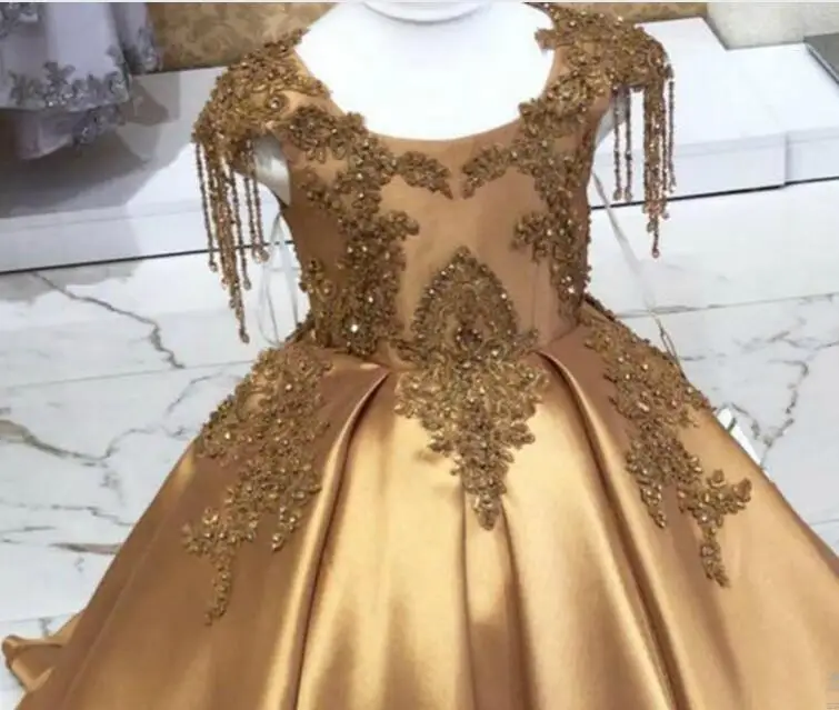 Vestidos de aniversário longos feitos à mão para crianças, renda para cima, cetim beading, roupa de menina flor, vestido pageant, ouro, FL023