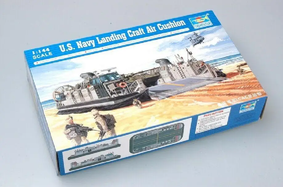 Trumpeter Model Kit - LCAC Landing Craft Air Cushion USMC - 1:144 Scale - 00107